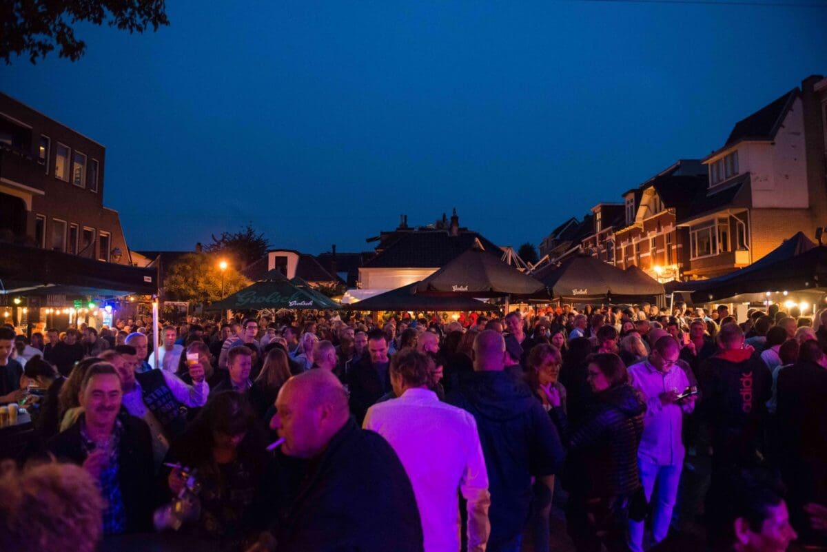 Feest met DJ Jur en Bad Shoes!