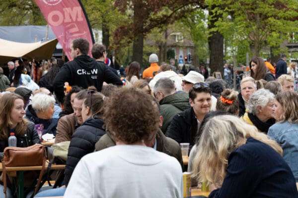 happen & Proosten in het oranjepark