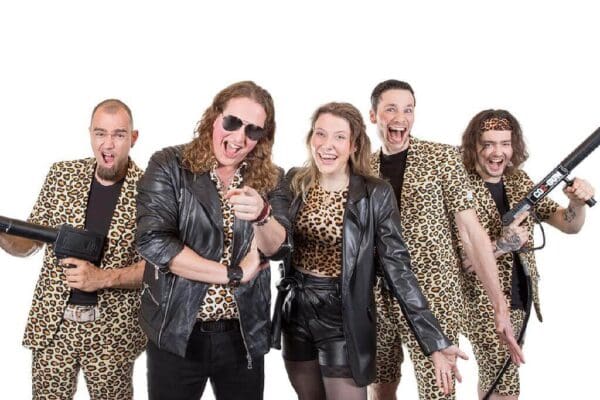 Feest met DJ Jur en Bad Shoes!