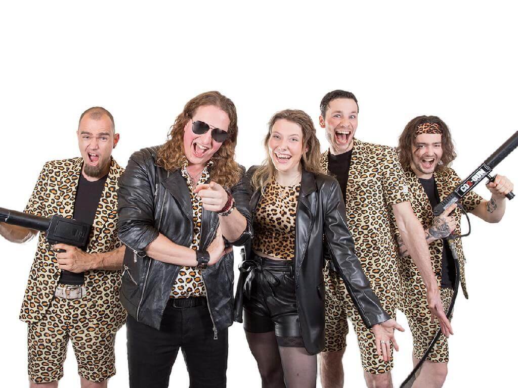 Feest met DJ Jur en Bad Shoes!